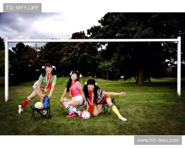 聚焦足球明星背后的女人们 她们如何影响球场内外的成功与挑战